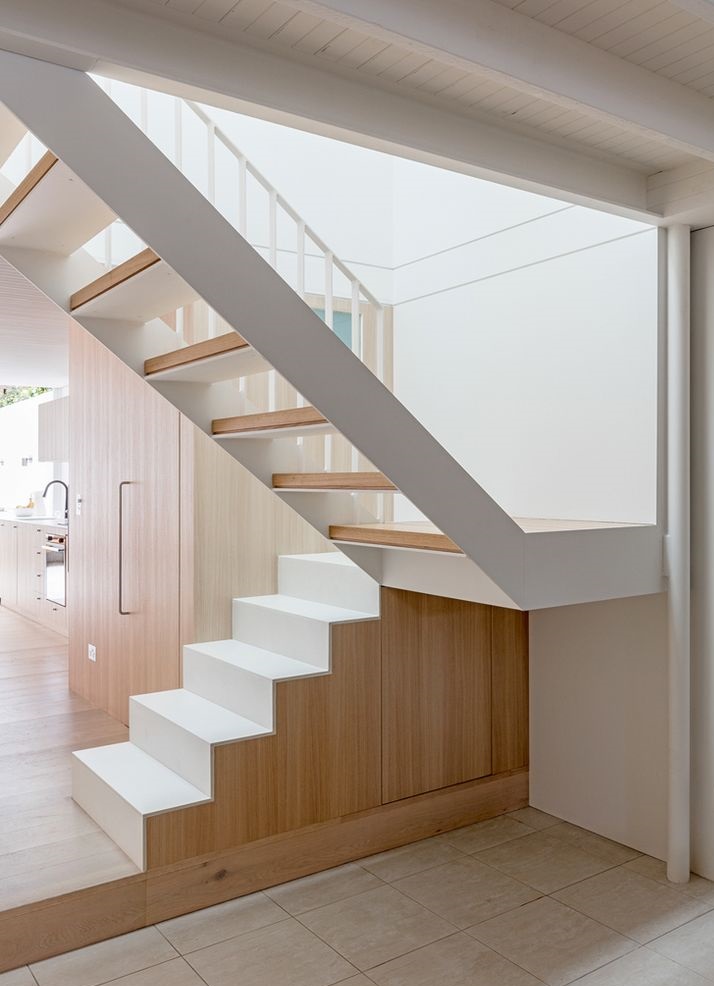 Еще фото красивых интерьеров домов с лестницами