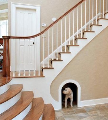  Хозяин всегда подумает и о собаке - будка под лестницей - почему нет