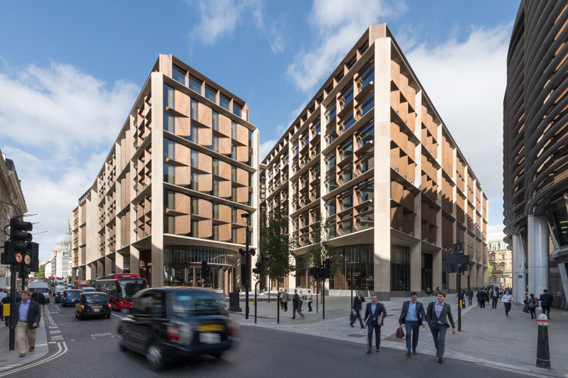Архитекторы бюро Foster + Partners возвели здание штаб-квартиры Блумберг в Лондоне в знаковом месте лондонского Сити